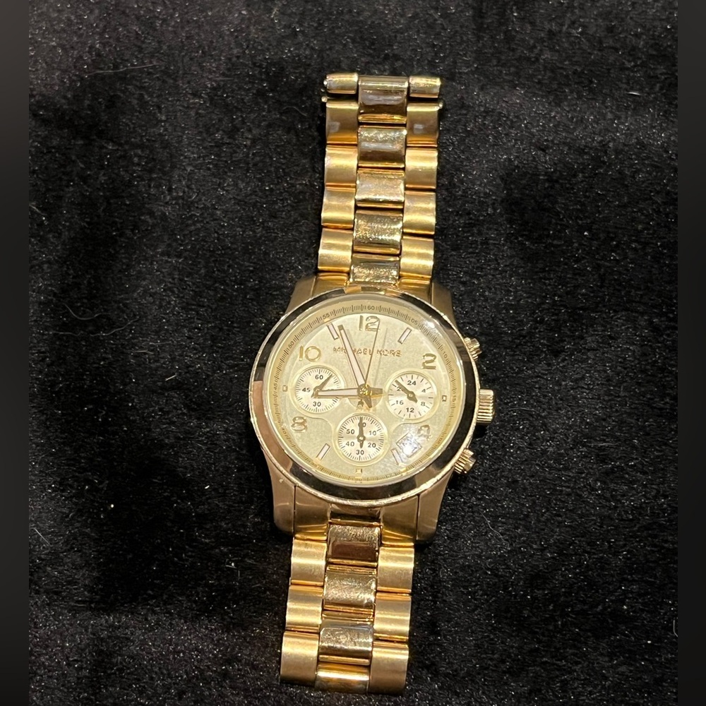 🌙 C1013 Michael Kors Runway MK5055 Stainless Steel Analog Dial Quartz Watch